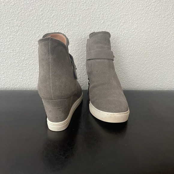 Boots - Picture 3 of 6